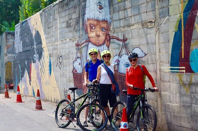 Bangkok City Bike Tour - Hotel-pickup & Lunch - Talad Noi wall art and old riverside lanes