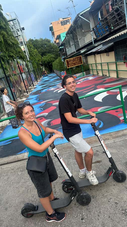 Bangkok: City Highlights Electric Scooter Tour - Back lanes, shortcuts, and the tradeoff