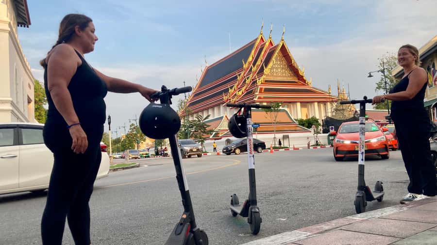 Bangkok: City Highlights Electric Scooter Tour - The flower market and evening timing