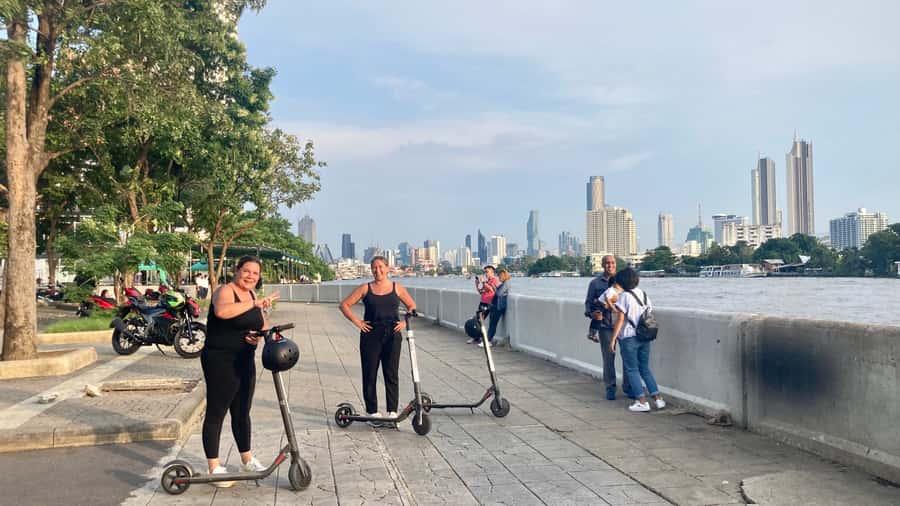 Bangkok: City Highlights Electric Scooter Tour - Families, couples, and solo riders