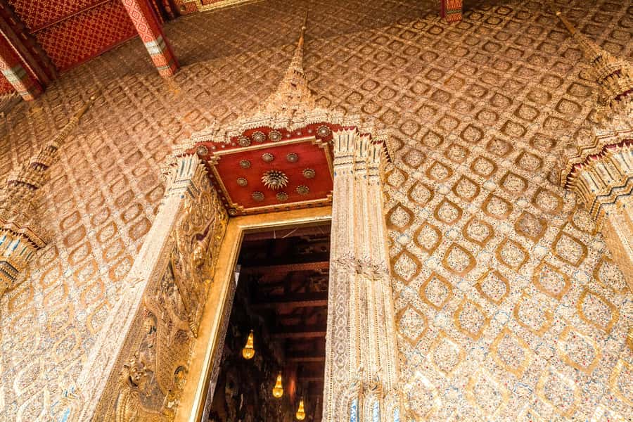 Bangkok: City Highlights Temple and Market Walking Tour - Clothing, heat, and temple manners