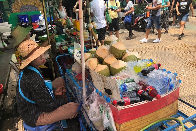 Bangkok: City Highlights Temple and Market Walking Tour - Wat Arun, the Temple of Dawn