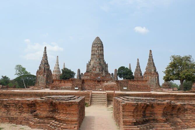 Bangkok Classic 3-Temples With Buffet Lunch Day Tour - The guide can make or break the day