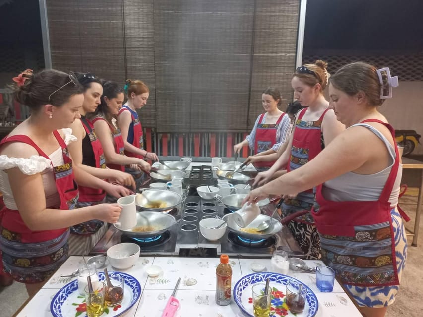 Bangkok: Cook authentic Thai food with Smart Cook - Cooking Thai food in a teak home near the Giant Swing