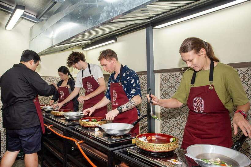 Bangkok: Cooking Class with Market Visit & Tuk Tuk Ride - Who will enjoy this cooking class?