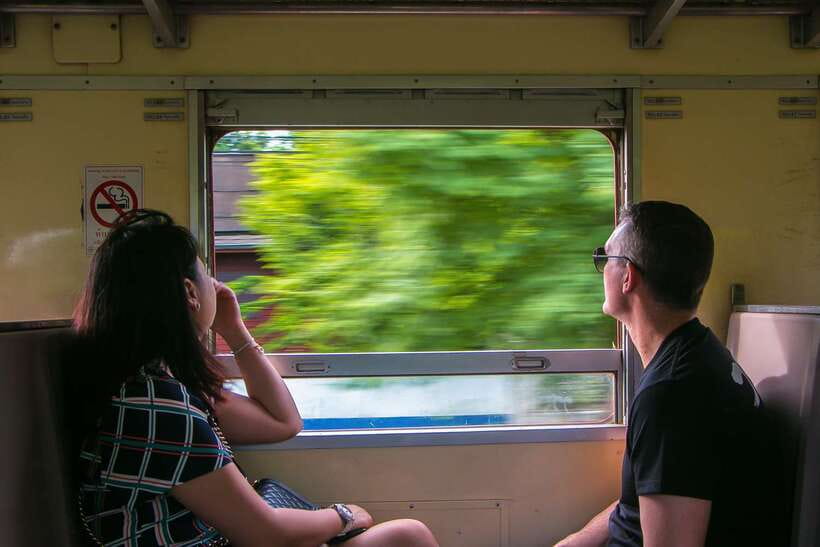 Bangkok: Damnoen Saduak Market and Maeklong Railway Market - Shared Van or Private Tour?