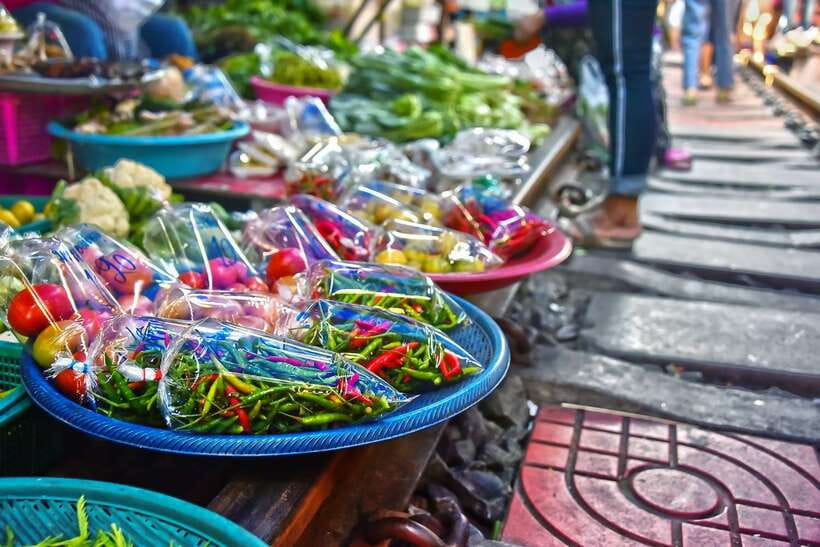 Bangkok: Damnoen Saduak Market and Maeklong Railway Market - What the Guides Add