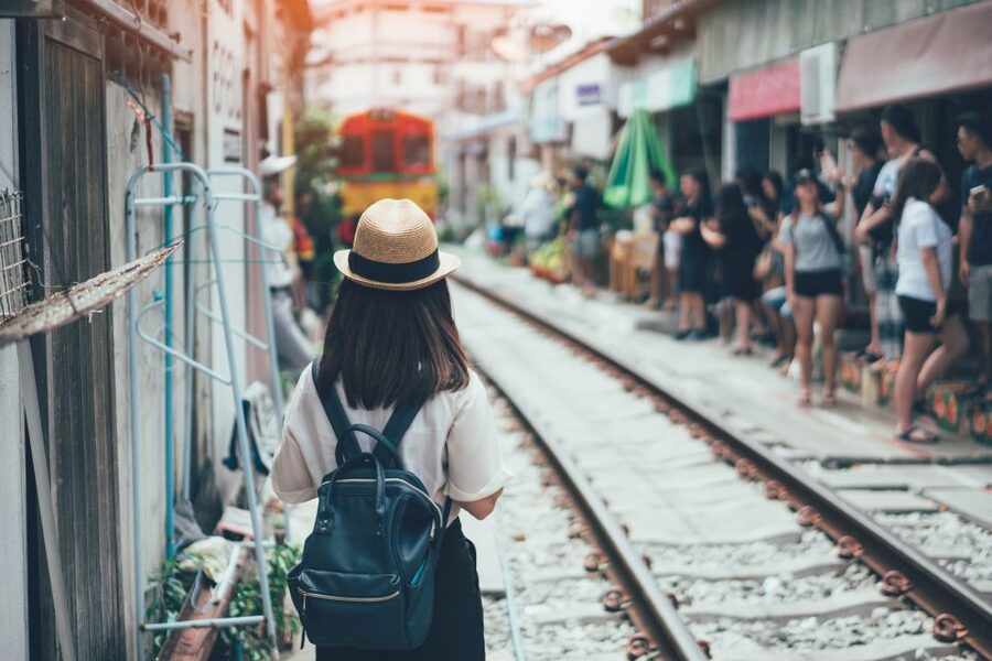 Bangkok: Damnoen Saduak, Train Market & Mahanakhon Day Trip - Why this day trip works well from Bangkok