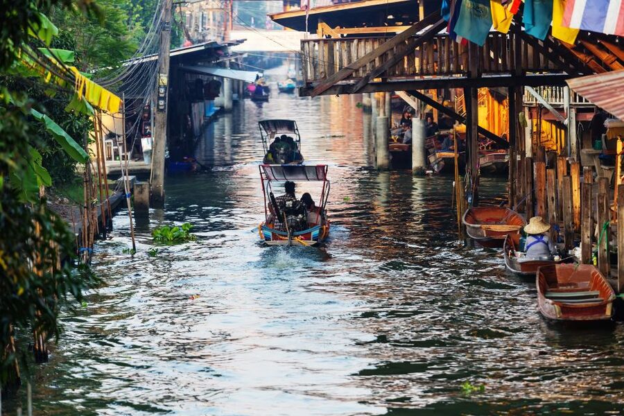 Bangkok: Damnoen Saduak, Train Market & Mahanakhon Day Trip - Food, shopping, and what to bring