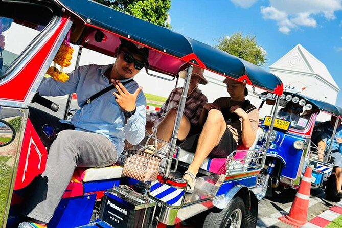 Bangkok Day Tour: Food, Temple & Tuk-Tuk - Talat Noi’s alleys, murals, and Chinese shopfronts