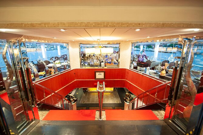 Bangkok Dinner Cruise on the Chao Phraya River - Dinner: a large buffet with mixed expectations
