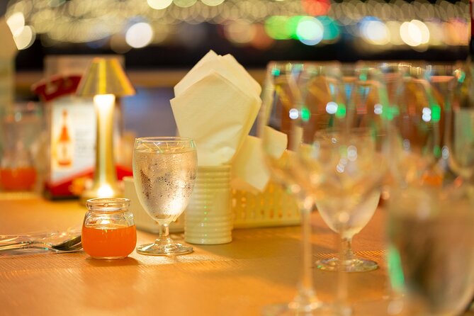 Bangkok Dinner Cruise on the Chao Phraya River - Live music, Thai dance, and the party atmosphere