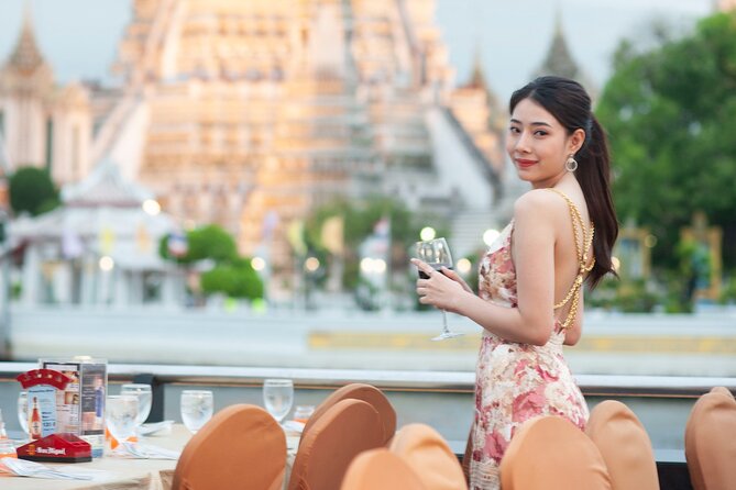 Bangkok Dinner Cruise on the Chao Phraya River - Boarding, seating, and the first minutes aboard
