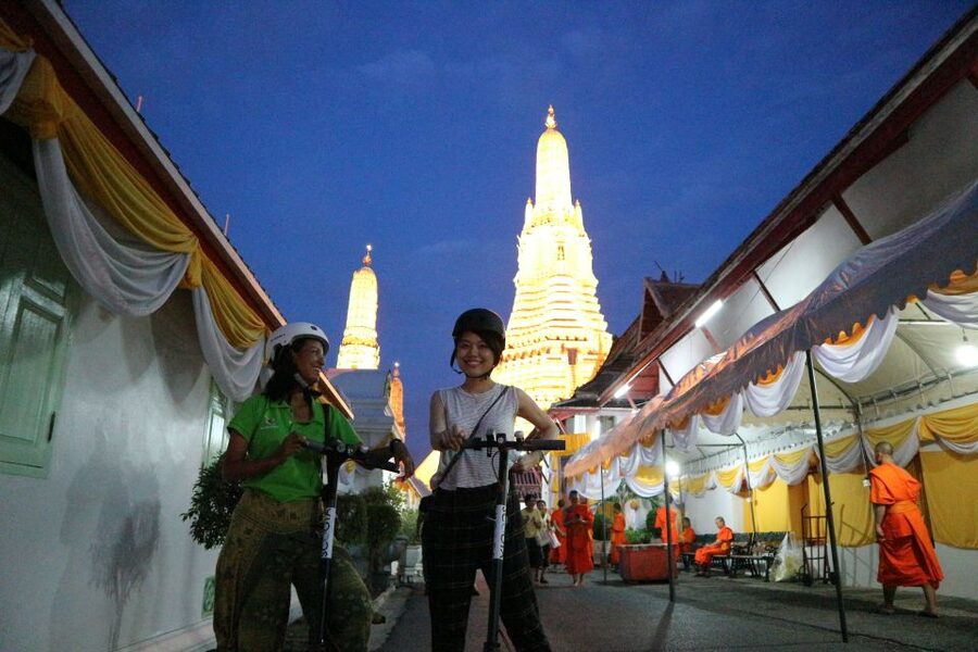 Bangkok: E-Scooter Night Tour with Local Street Food - The first ride through Thonburi and Wat Arun