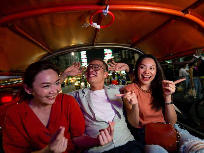 Bangkok: Evening Tour with Wat Arun, Wat Pho & Tuk Tuk Ride - Key points at a glance