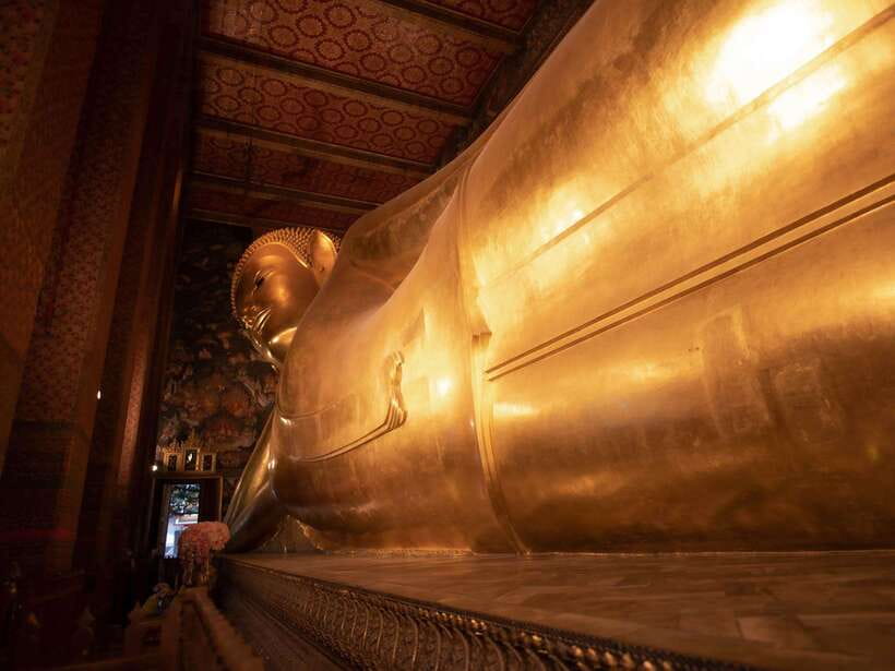 Bangkok: Evening Tour with Wat Arun, Wat Pho & Tuk Tuk Ride - Crossing the Chao Phraya to Wat Arun