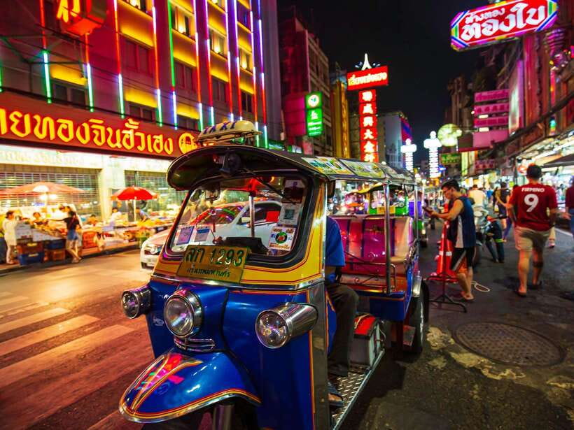 Bangkok: Evening Tour with Wat Arun, Wat Pho & Tuk Tuk Ride - Chinatown street food and free time