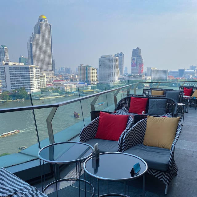 Bangkok: Fallabella River Front Iconsiam - Live music and a social atmosphere