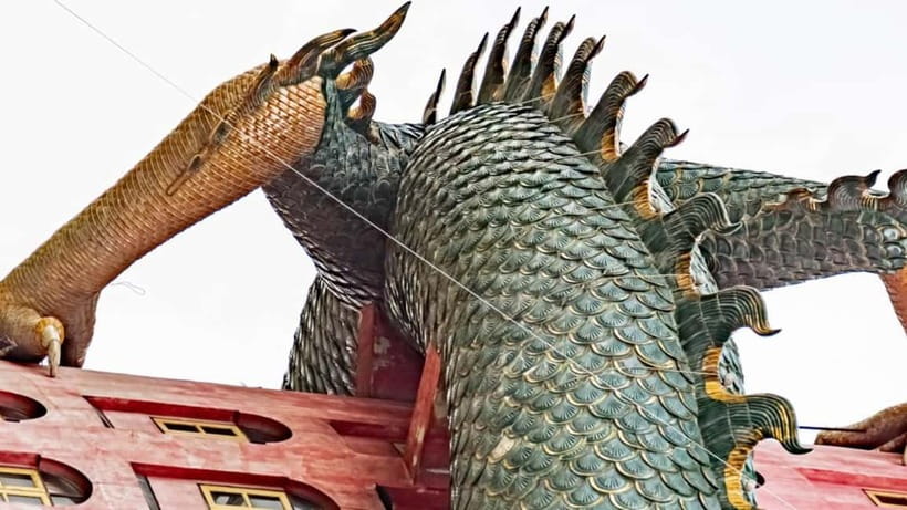Bangkok: Famous Markets and Dragon Temple Guided Day Tour - The guide and small-group experience