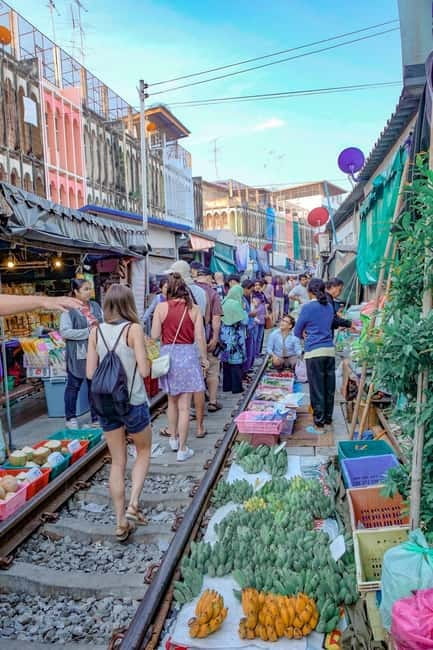 Bangkok: Famous Markets and Dragon Temple Guided Day Tour - Who should book this Bangkok day tour?