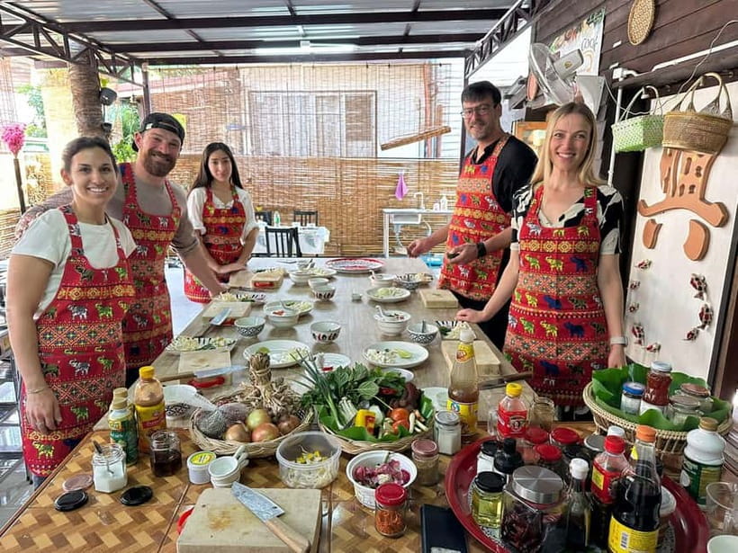 Bangkok: Favourite Thai Flavors Cooking Class by Smart Cook - Cooking Thai food inside a teak family home