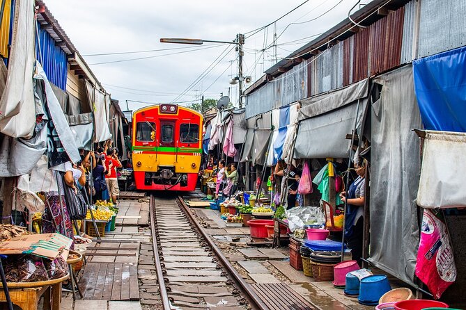 Bangkok: Floating Market and Train Tour with Guide in Spanish and English - The road from Bangkok to Maeklong