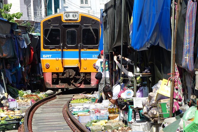 Bangkok: Floating Market and Train Tour with Guide in Spanish and English - Shared van or private vehicle?
