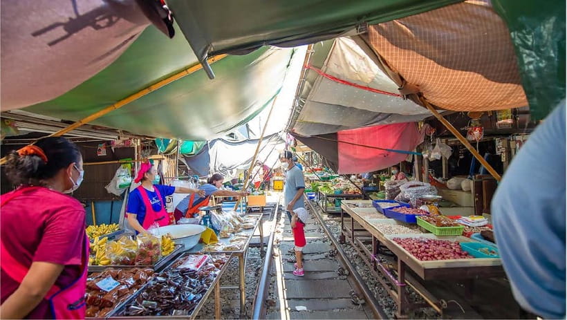 Bangkok: Floating Market, Phra Pathom Pagoda & Cafes Tour - After the Rain Coffee & Gallery
