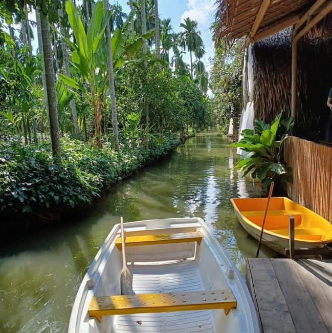 Bangkok: Floating Market, Phra Pathom Pagoda & Cafes Tour - Who should take this tour?