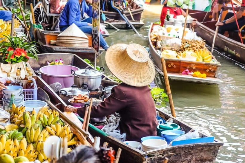 Bangkok: Floating Market, Phra Pathom Pagoda & Cafes Tour - Maeklong Railway Market and the train that cuts through it