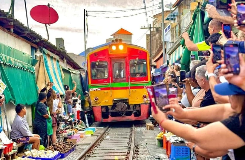 Bangkok: Floating Market & Railway Market with Hotel Pick Up - The guide and the pace of the day