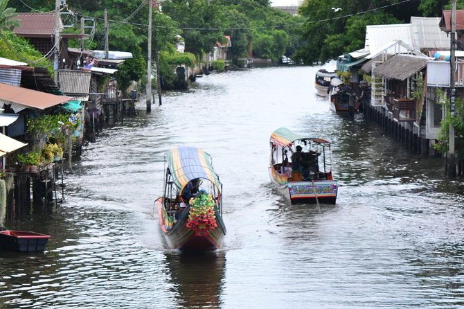 Bangkok Floating Markets and Boat Tour - The temple visit gives the food tour more meaning
