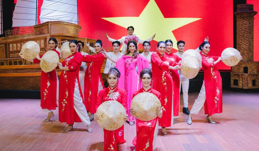Bangkok: Golden Dome Cabaret Show Entry Ticket - Costumes, Music, and Technology Carry the Show