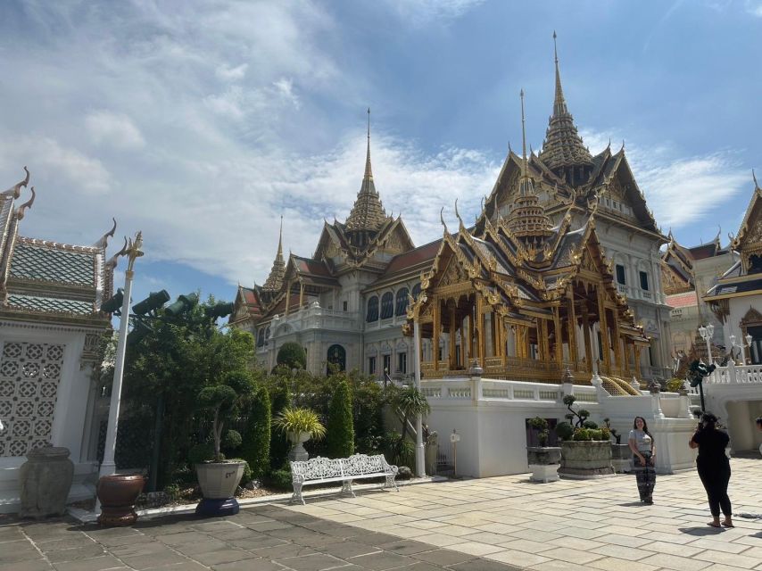 Bangkok: Grand palace and Iconic temple Half-Day Private - Clothing, heat, and physical demands