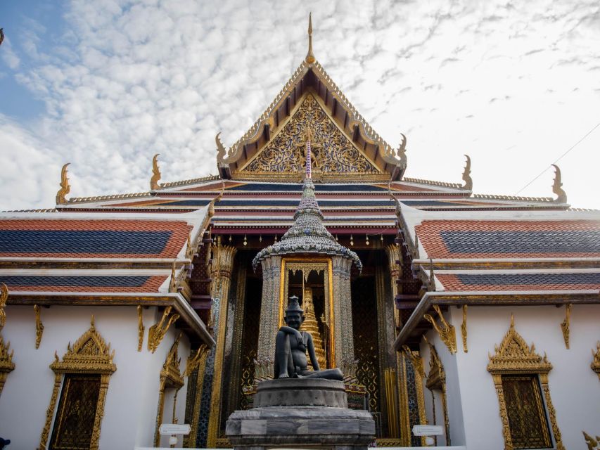 Bangkok: Grand Palace and Wat Arun Guided Walking Tour - Heat, crowds, and walking