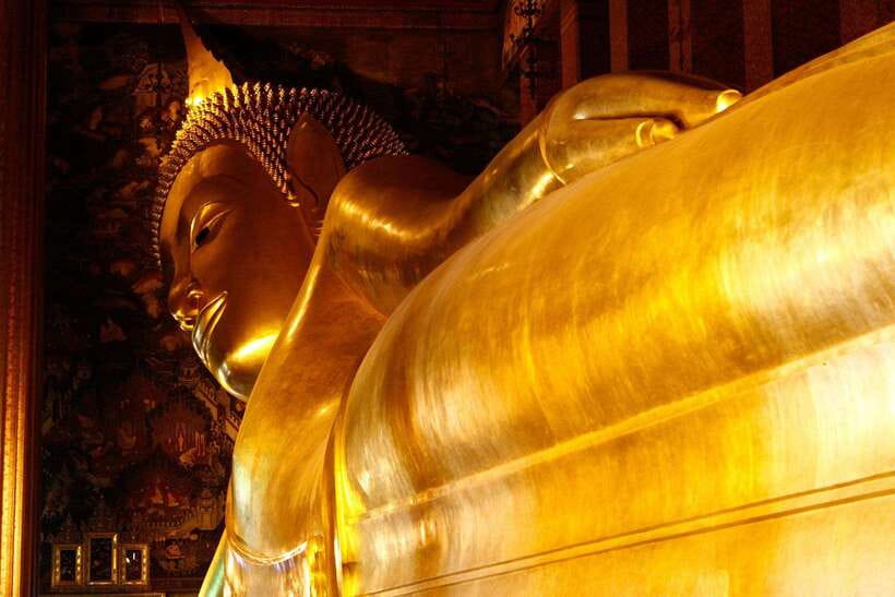 Bangkok: Grand Palace, Wat Pho, and Wat Arun Guided Tour - Heat, crowds, clothing, and pace
