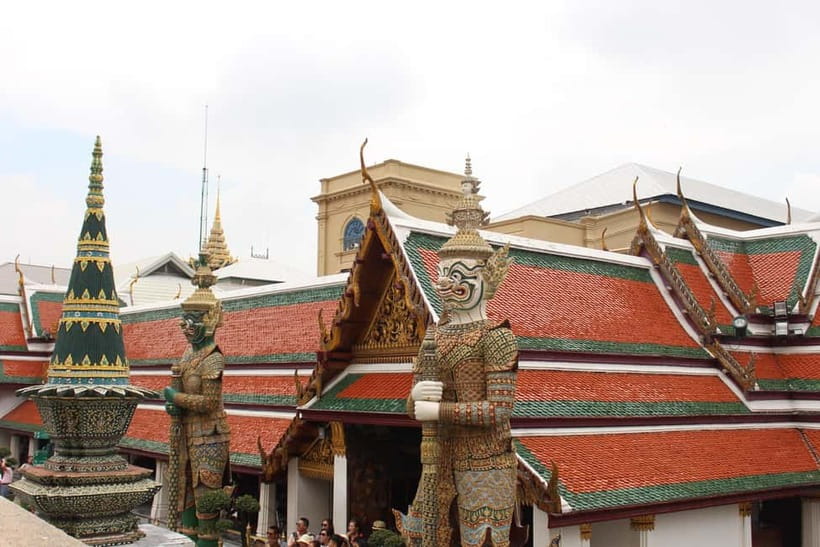 Bangkok: Grand Palace, Wat Pho, Wat Arun Sacred & Local Tour - Crossing the river to Wat Arun