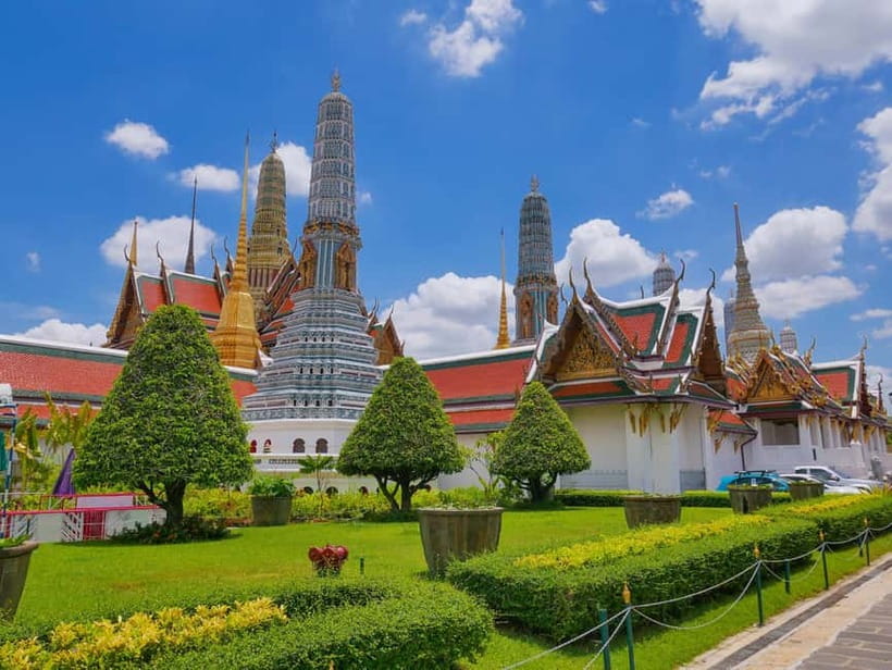 Bangkok: Grand Palace, Wat Pho, Wat Arun Sacred & Local Tour - The 20-minute river ride to Bangkok’s old center