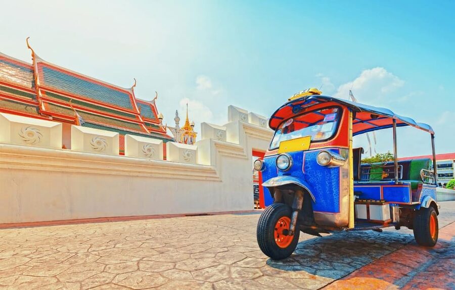 Bangkok: Guided Tour in a Typical Thai Tuk-Tuk - Finding Museum Siam and meeting the guide