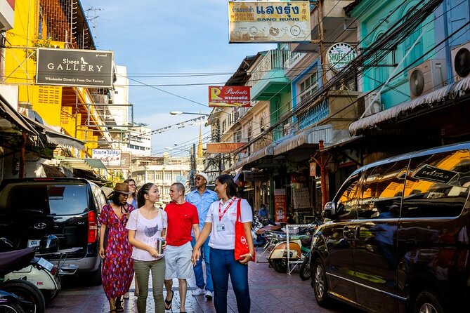 Bangkok Hidden Gems: Talad Noi, Chinatown & Street Food Tour - Chow Sue Kong Shrine and the quiet side of Chinatown