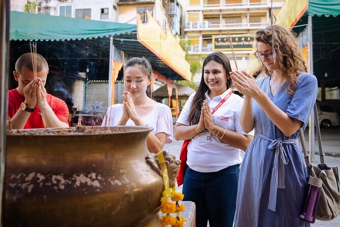Bangkok Hidden Gems: Talad Noi, Chinatown & Street Food Tour - What the small group adds