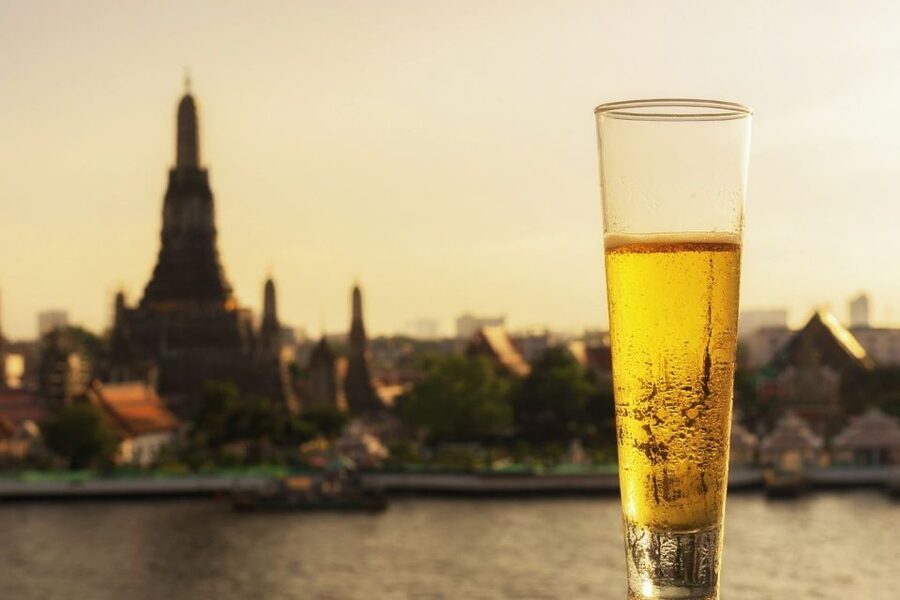 Bangkok: Historical Temples Tour & Hidden Bar at Sunset - Guide quality and what you can expect