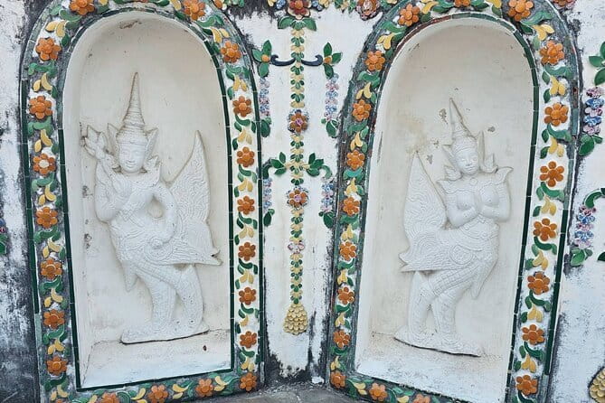 Bangkok History Temples Markets and Food Tasting - What guides Rio and Elena add