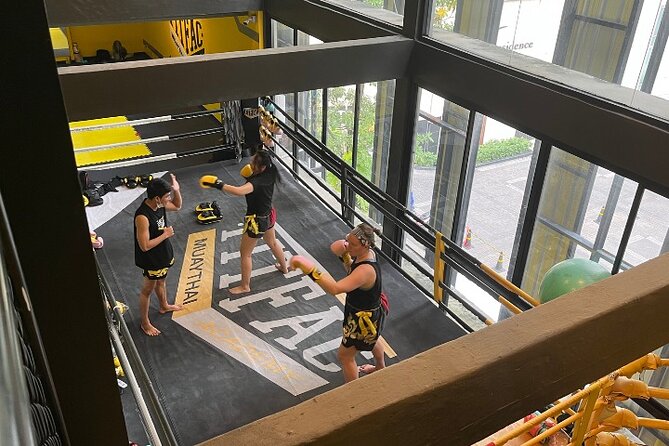 Bangkok:Learn 1-1 Muay Thai + Free Muaythai Shorts & Hotel Pickup - Free shorts, showers, and the practical extras