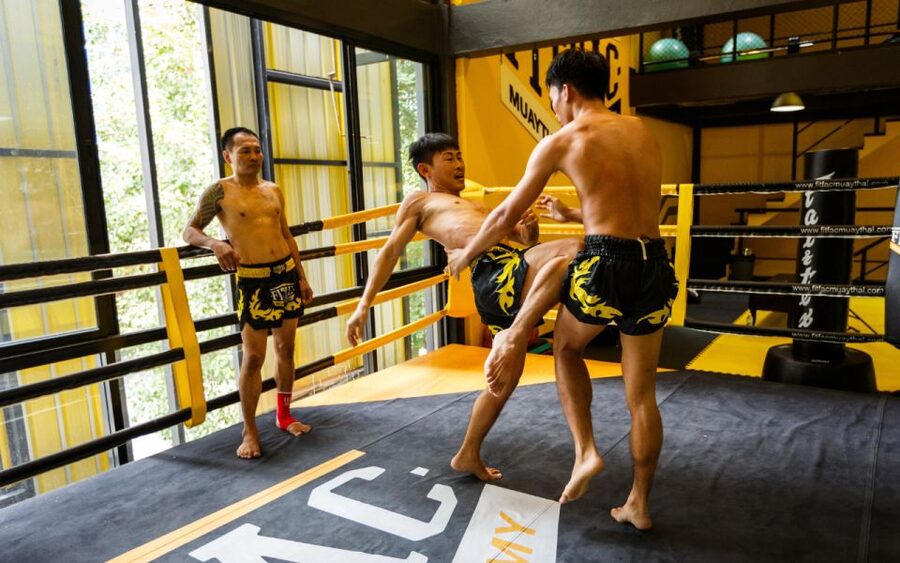 Bangkok: Learn 1-1 Muay Thai + Free Muaythai Shorts & Pickup - Pad work and the satisfying part of the lesson