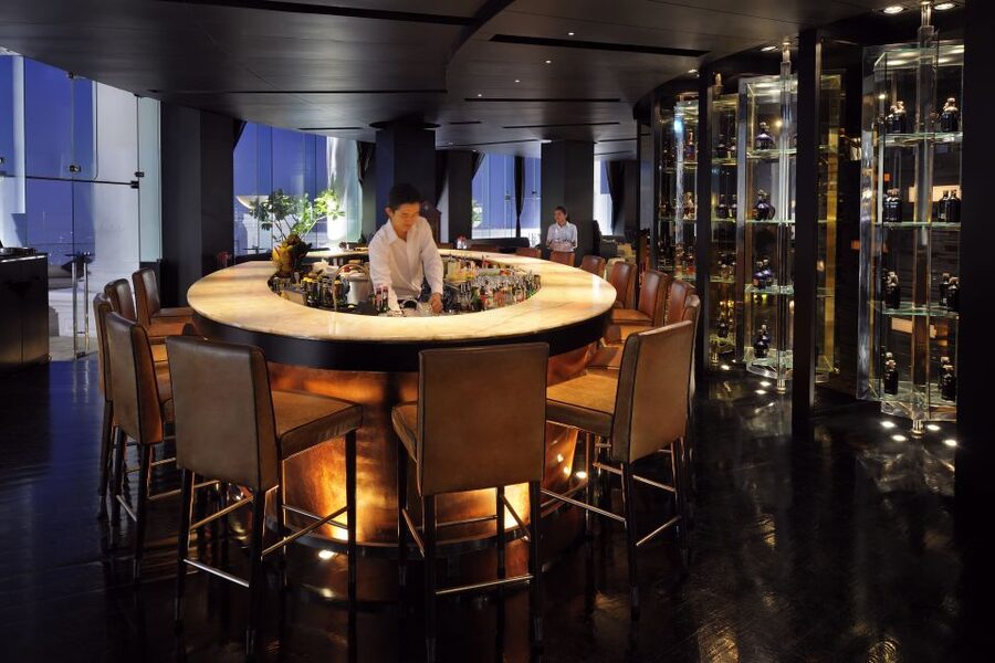 Bangkok: Lebua Rooftop Bar Reservation & Round-Trip Transfer - What this Lebua evening really includes