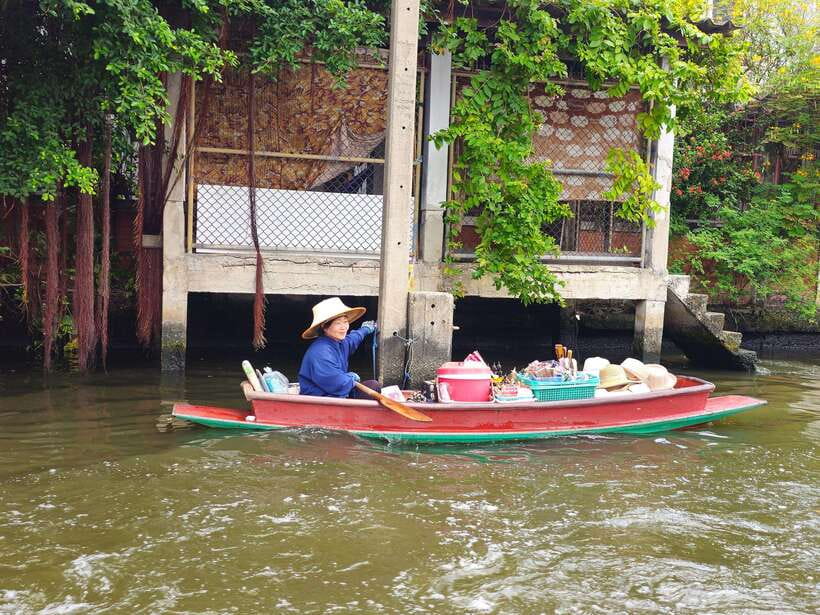 Bangkok Long Boat Canal a Big Buddha & Culture Markets Tour - Canal homes, locks, and real timing