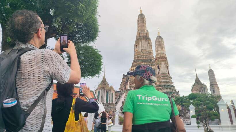 Bangkok: Longtail Boat Canal Tour to Wat Arun - The guide can make or break the experience