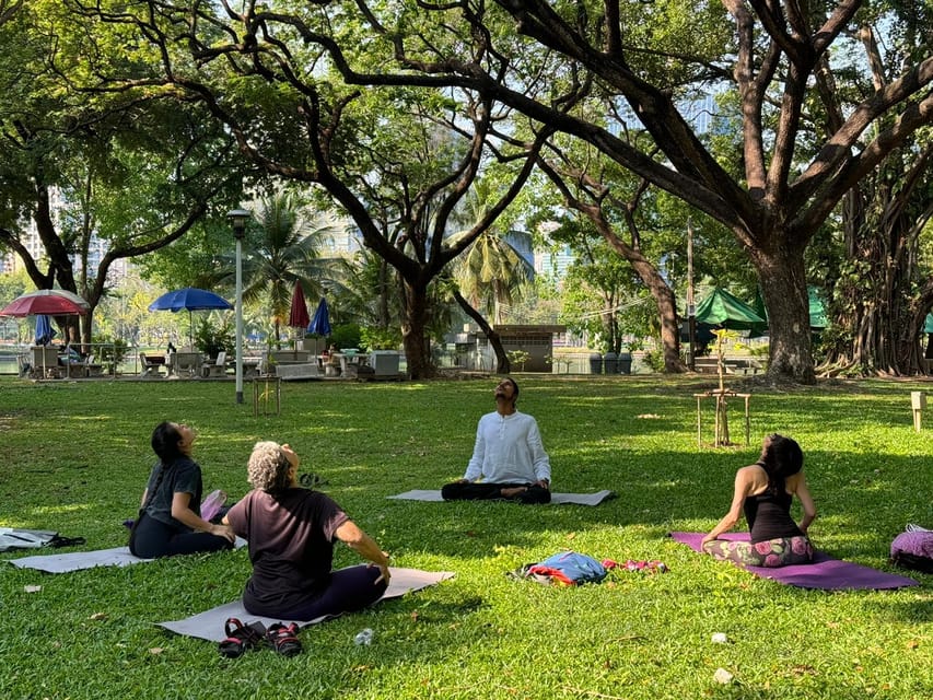 Bangkok: Lumpini Park Yoga Experience - The teaching style and possible class size