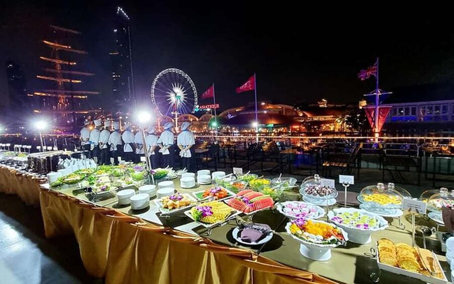 Bangkok: Luxury White Sunset or Dinner Cruise with Beer - Drinks and the practical value of the $31 price